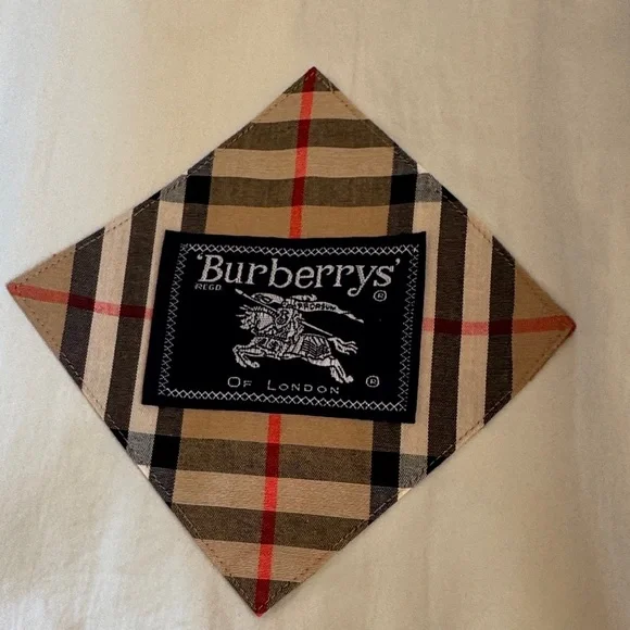 Vintage Burberry Beige Trench Coat with Classic Silhouette,size Large - Picture 12 of 16